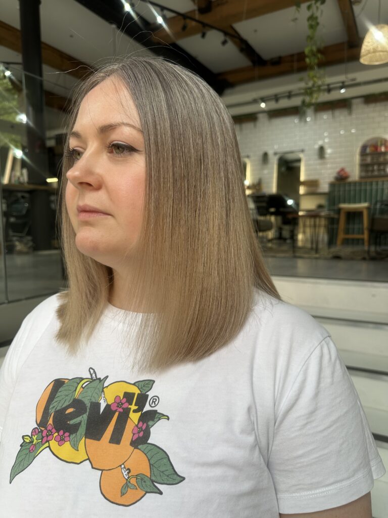 lady with collar bone length bob